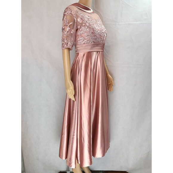 Elegant Pink Lace Dress - Picture 8 of 9